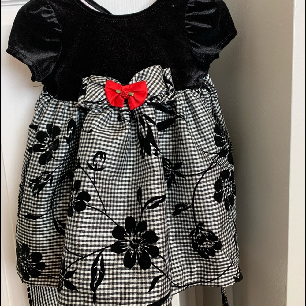 Black gingham bottomed toddler/infant dress